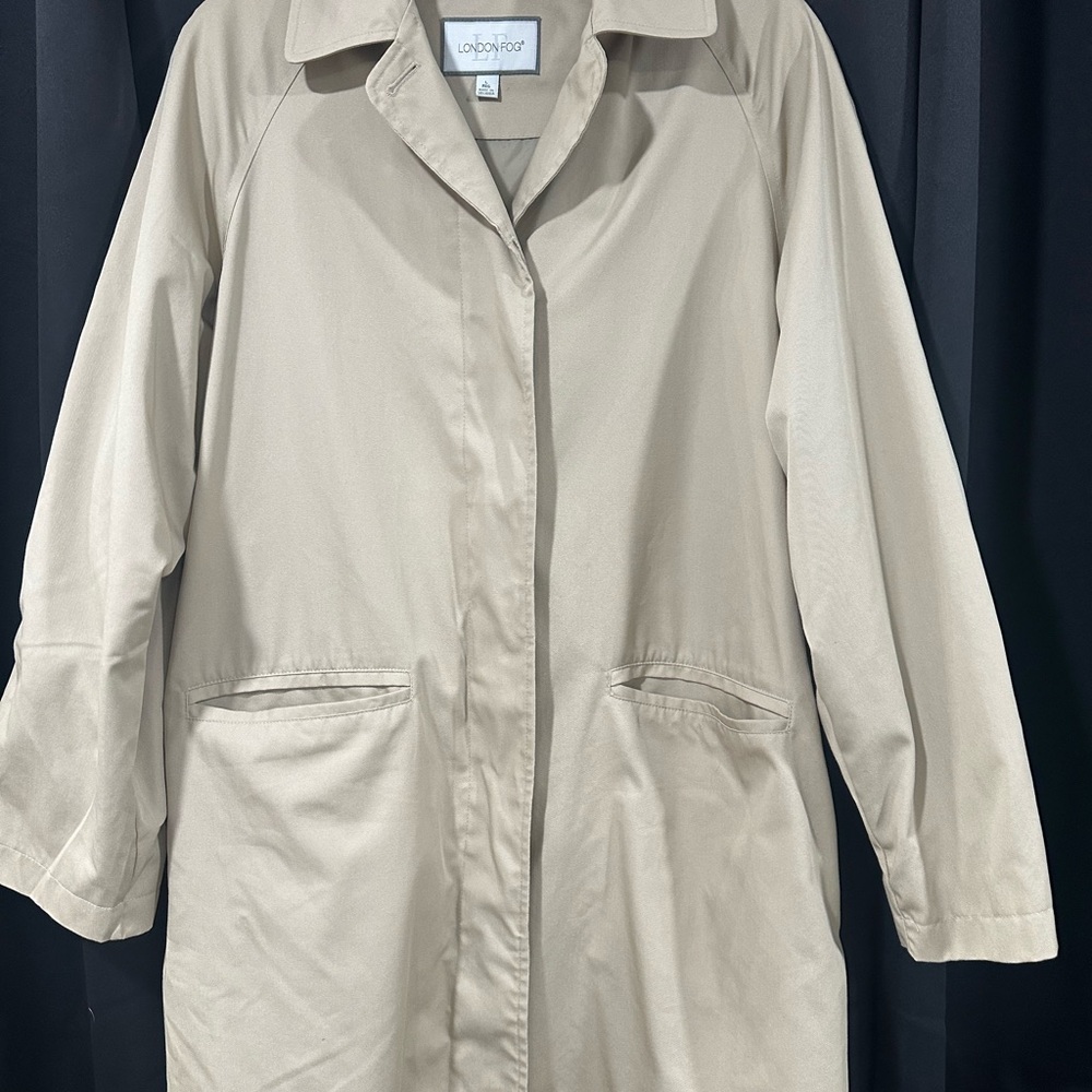 London Fog Women's Classic Beige Trench Coat in large, excellent condition.